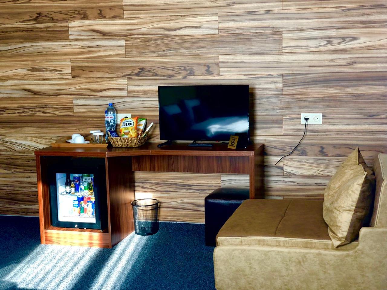 Tbili Hotel Tbilisi Buitenkant foto