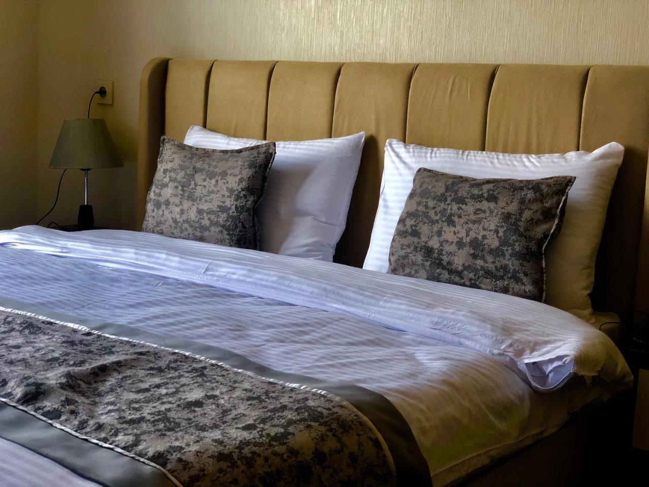 Tbili Hotel Tbilisi Buitenkant foto