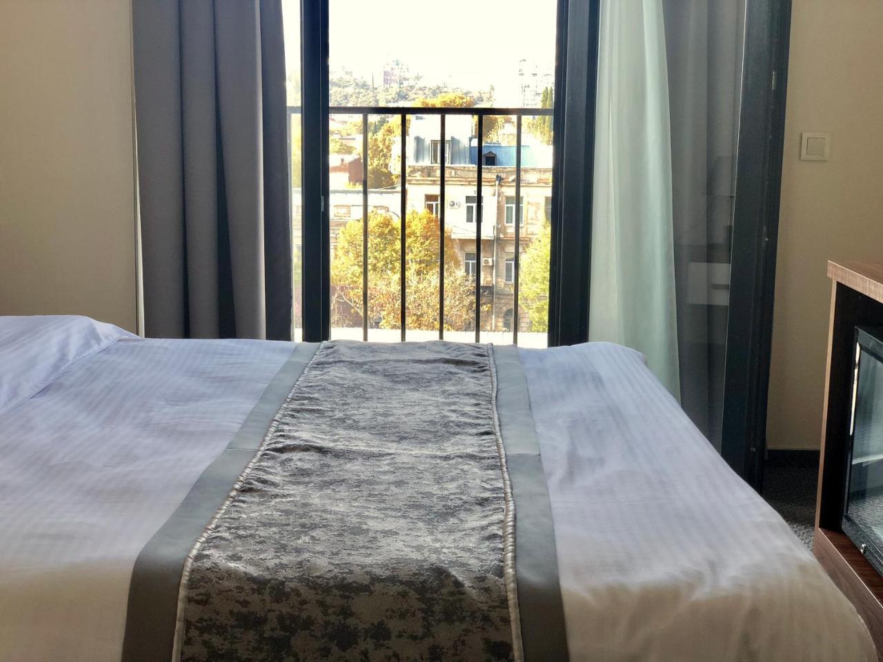 Tbili Hotel Tbilisi Buitenkant foto