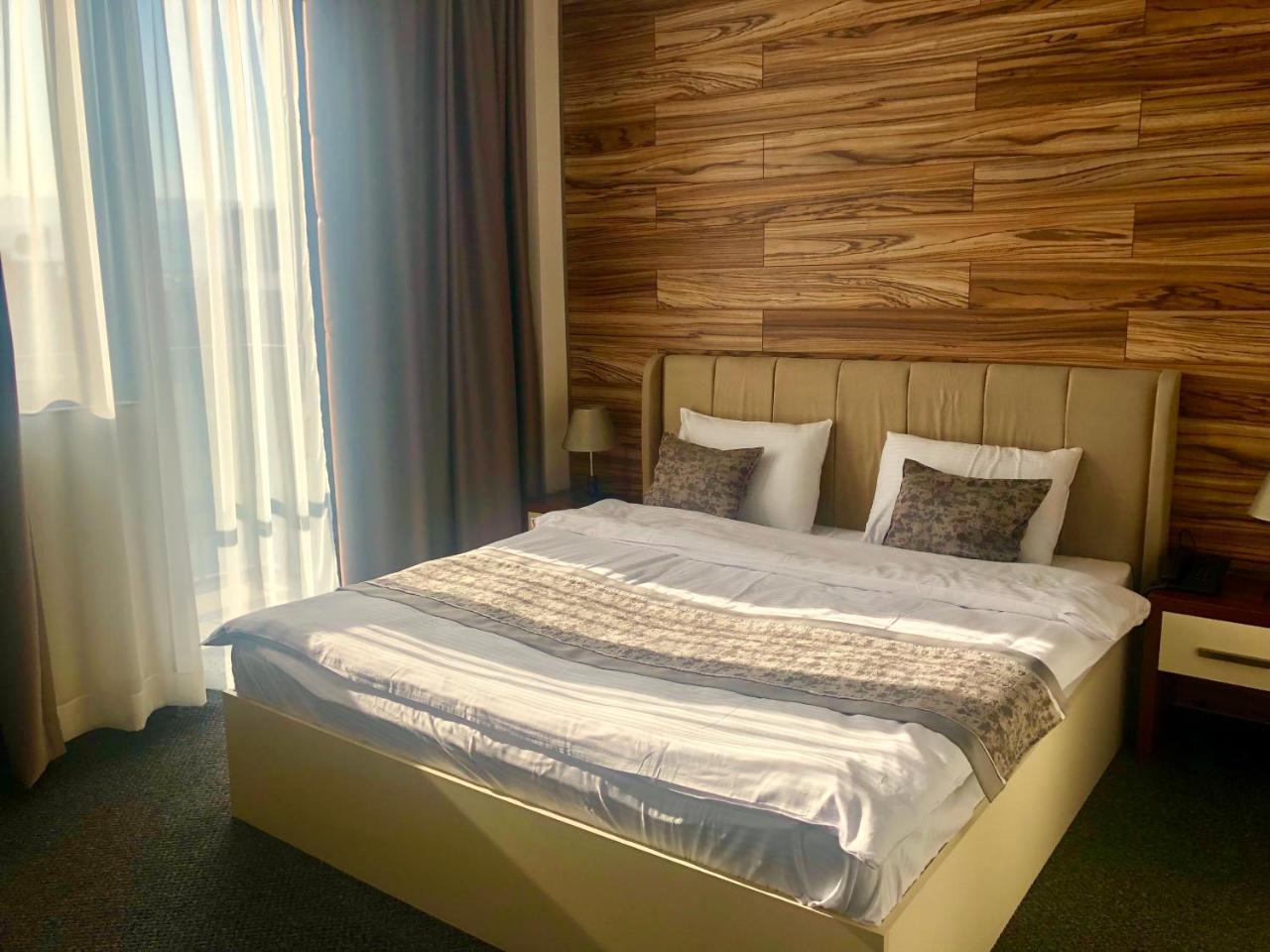 Tbili Hotel Tbilisi Buitenkant foto