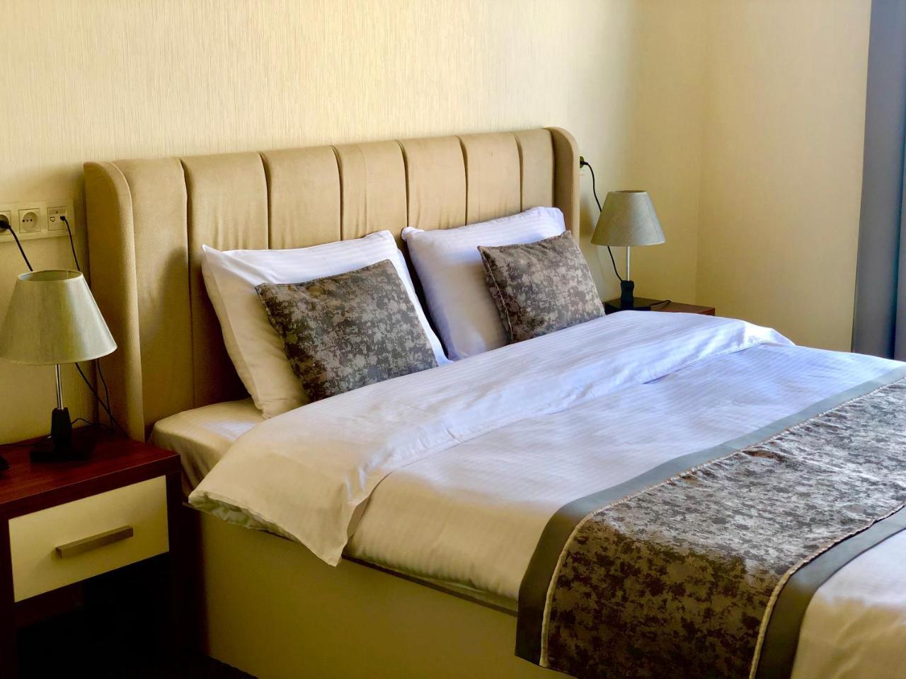 Tbili Hotel Tbilisi Buitenkant foto