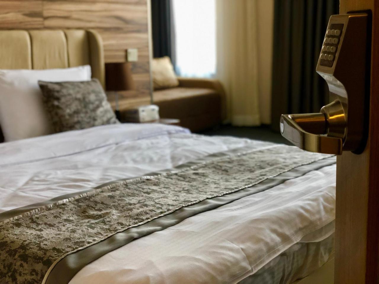 Tbili Hotel Tbilisi Buitenkant foto