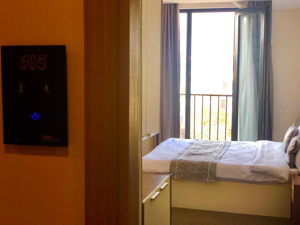 Tbili Hotel Tbilisi Buitenkant foto