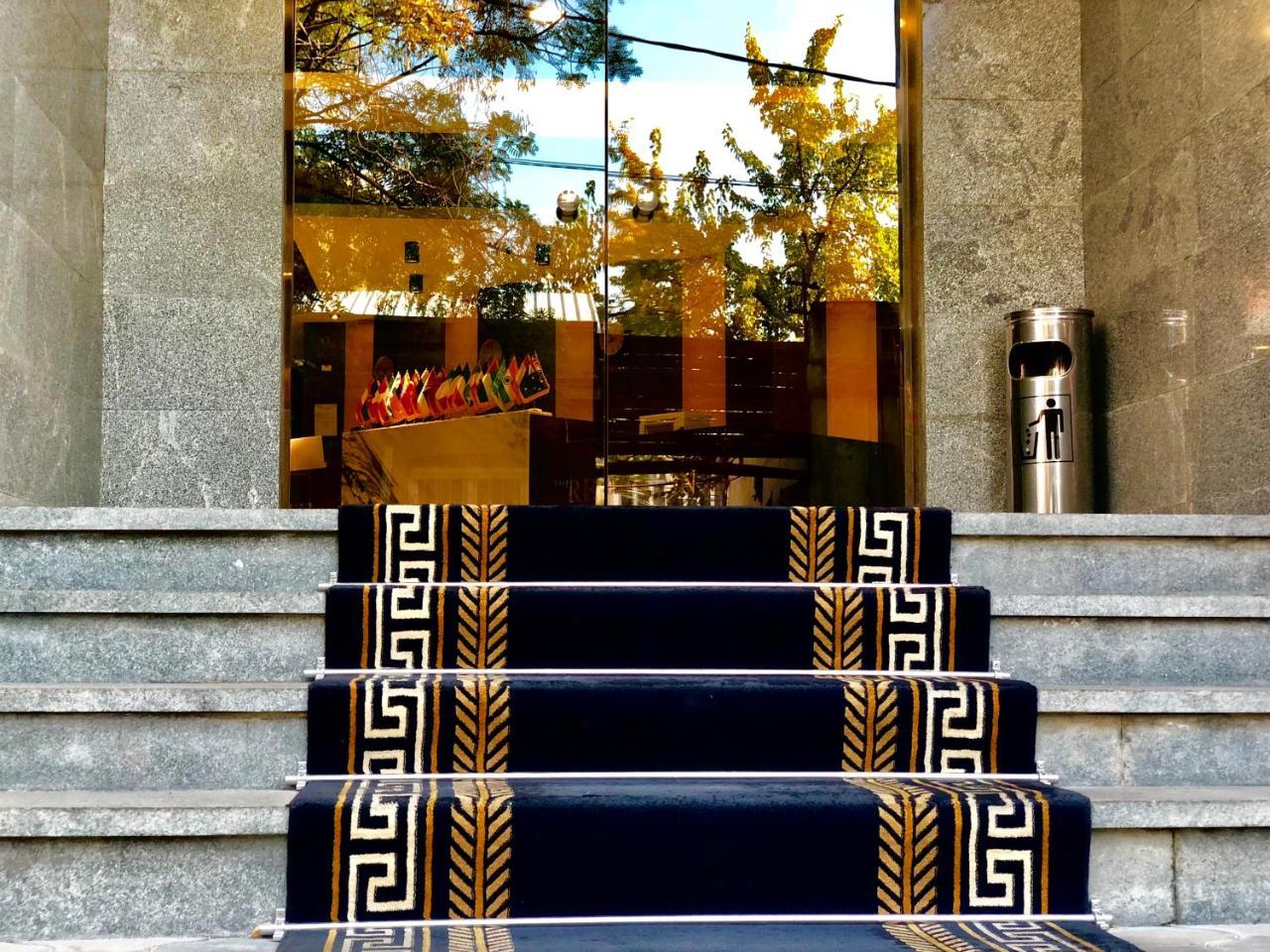 Tbili Hotel Tbilisi Buitenkant foto