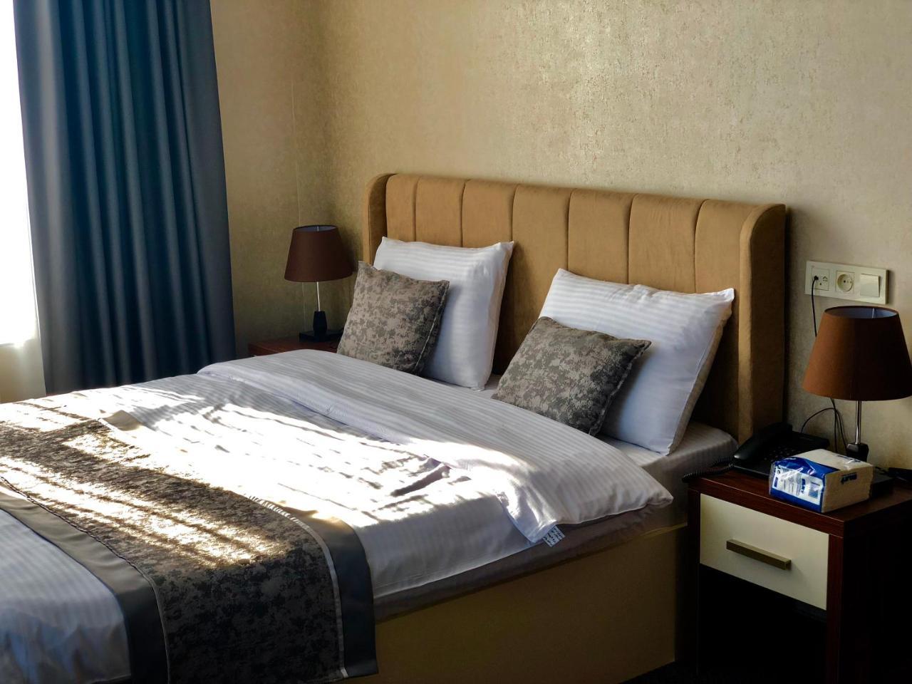 Tbili Hotel Tbilisi Buitenkant foto