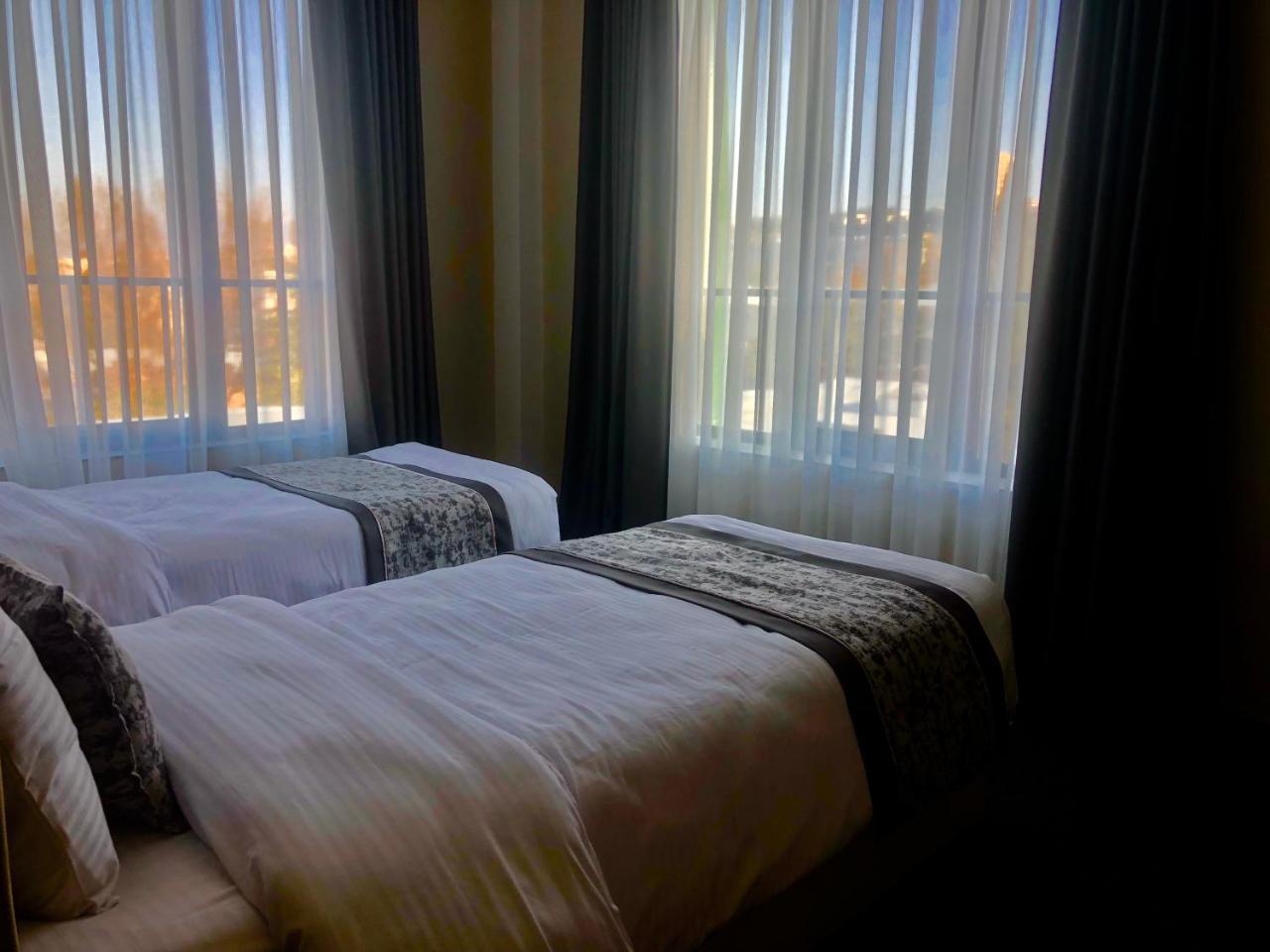 Tbili Hotel Tbilisi Buitenkant foto