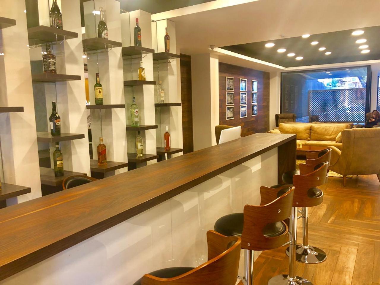 Tbili Hotel Tbilisi Buitenkant foto