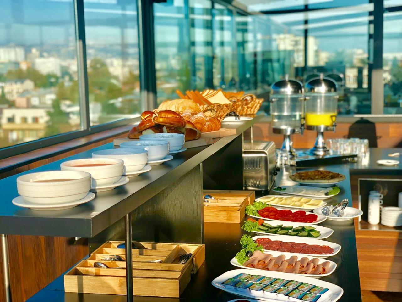 Tbili Hotel Tbilisi Buitenkant foto