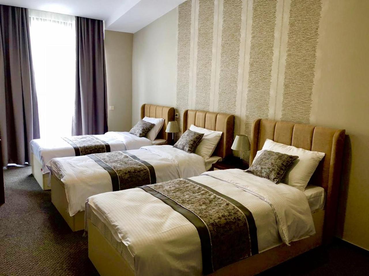 Tbili Hotel Tbilisi Buitenkant foto